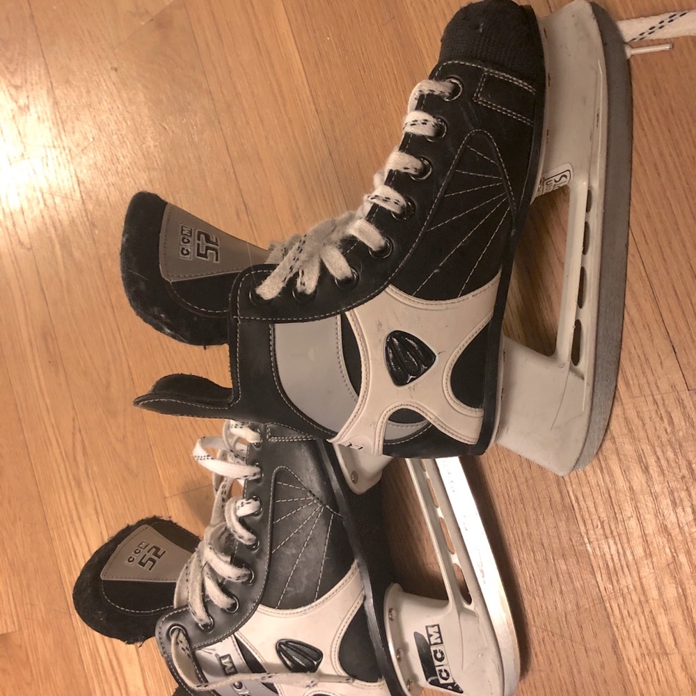 Youth CCM skates